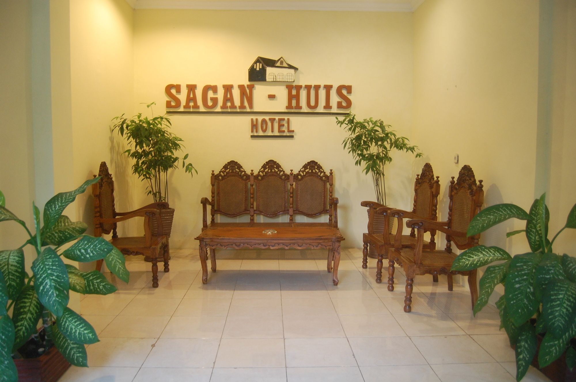 Sagan Huis Hotel Джок'якарта Екстер'єр фото